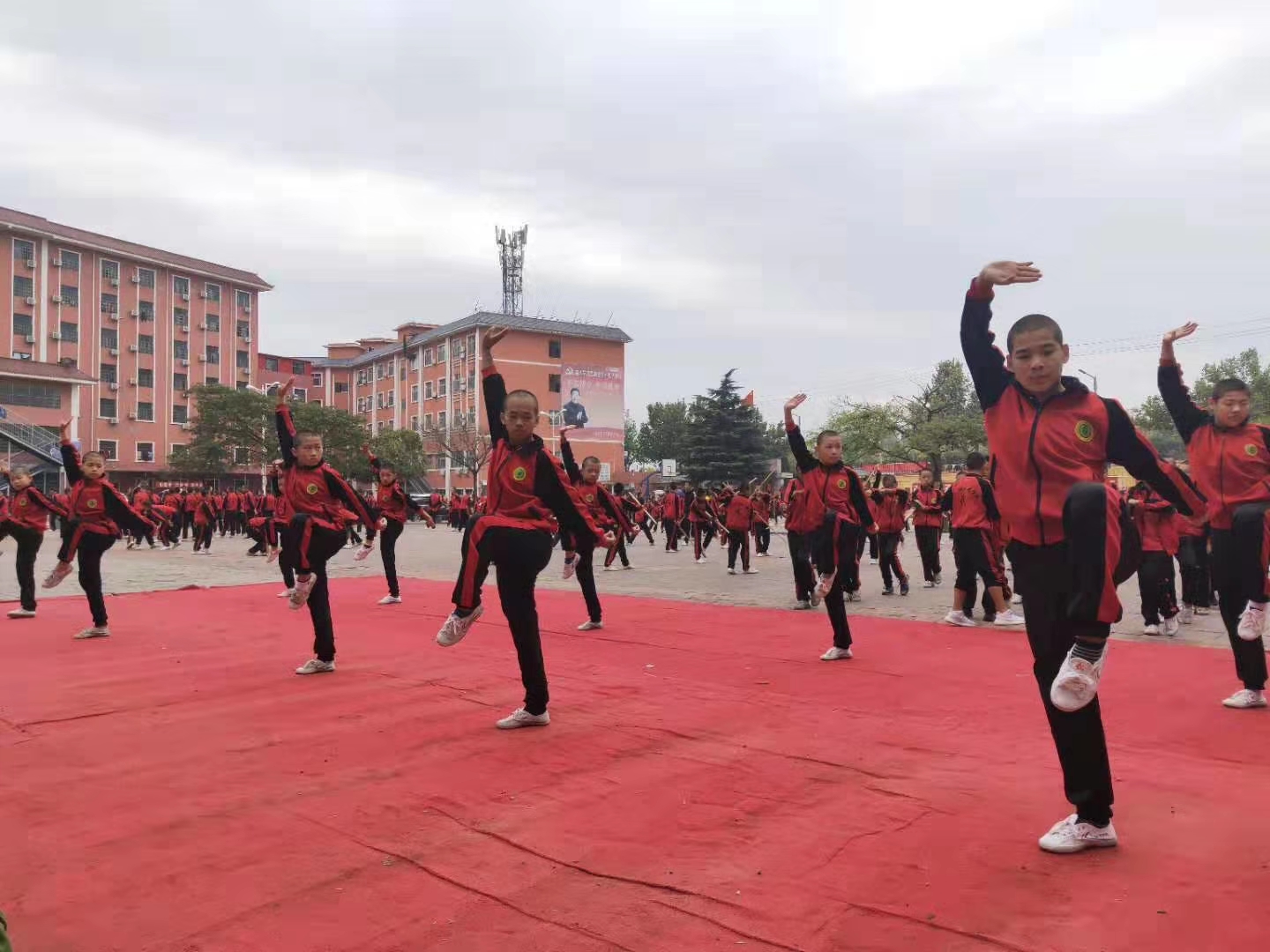 少林寺武術學校學生在練習武術